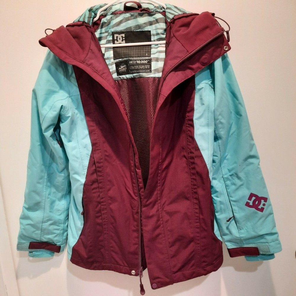 DC Women’s exotec 10,000 Hooded Snowboard Jacket Small pre-owned teal/maroon